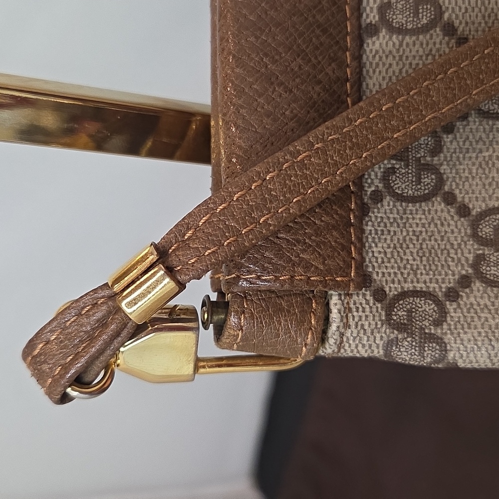 Gucci 1970's Rare convertable crossbody/clutch an archived collectible piece - Picture 6 of 16